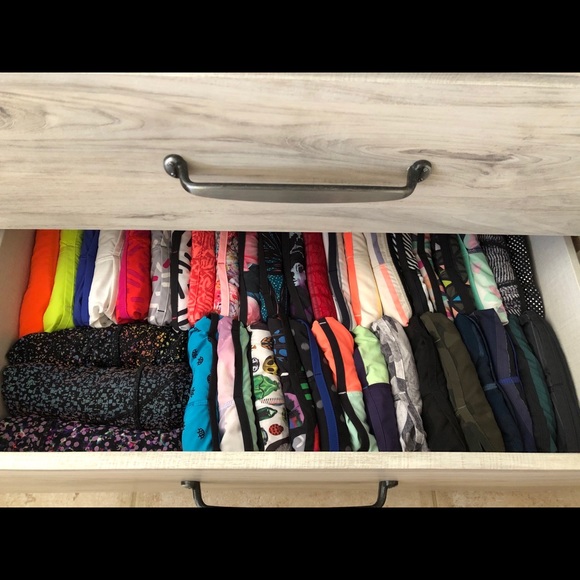 Meet your Posher, Jen 🖤 - Picture 2 of 2